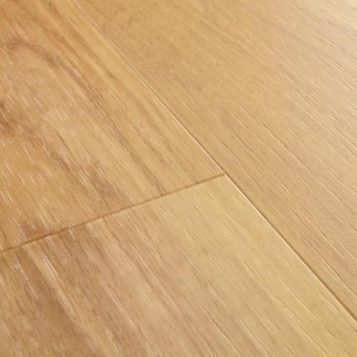 Виниловый пол Quick-Step Alpha Vinyl Small Planks Классический натуральный дуб (AVSP40023) фото в интерьере